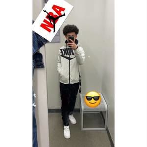 Meet your Posher, Luis